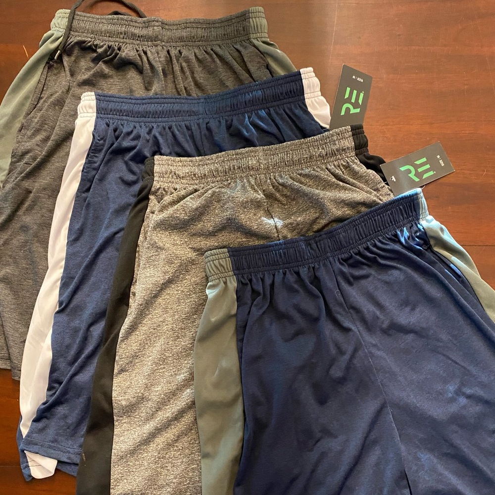 4 pairs men’s M basketball shorts. 2 NWT.